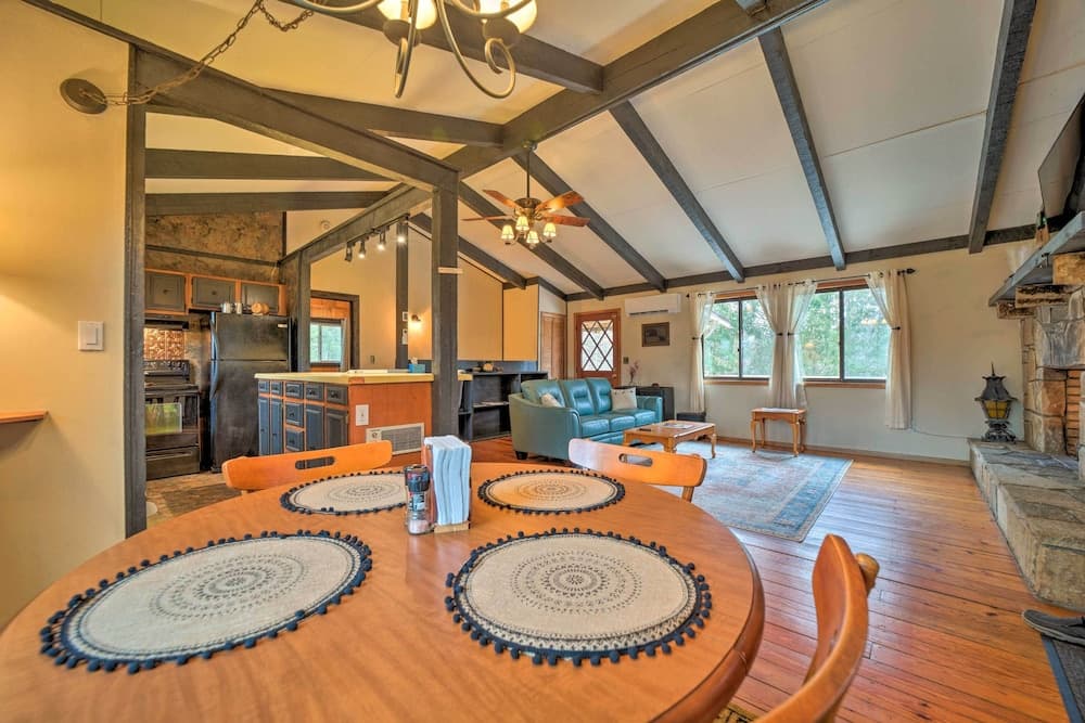 'stonewood Lodge' Home w/ Deck in Glenville!