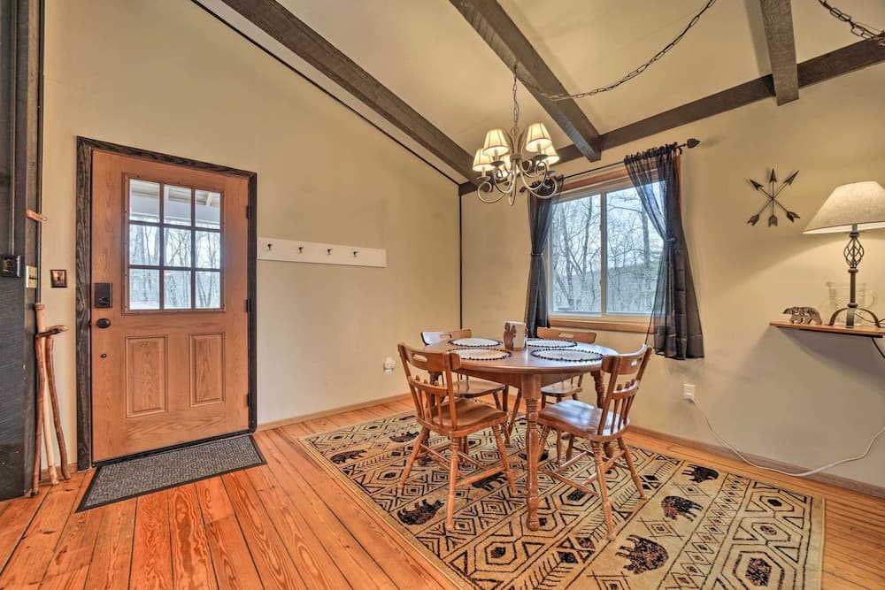 'stonewood Lodge' Home w/ Deck in Glenville!