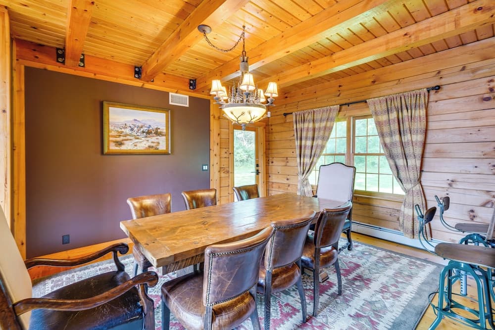 Luxury Log Cabin w/ EV Charger & Mtn Views!