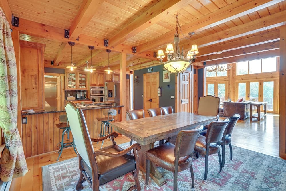 Luxury Log Cabin w/ EV Charger & Mtn Views!