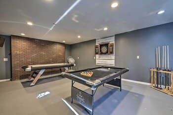 Cozy Tobyhanna Retreat w/ Hot Tub & Game Room!