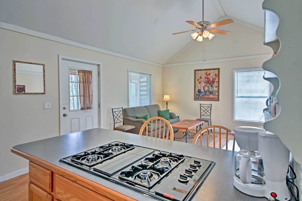 Cozy The Woodshop Cabin w/ Deck & Forest Views!