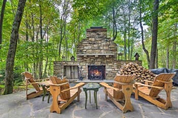 Stunning Beech Mountain Cabin w/ Porch + Hearth
