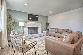 Delightful Pet-friendly Homestead w/ Fire Pit