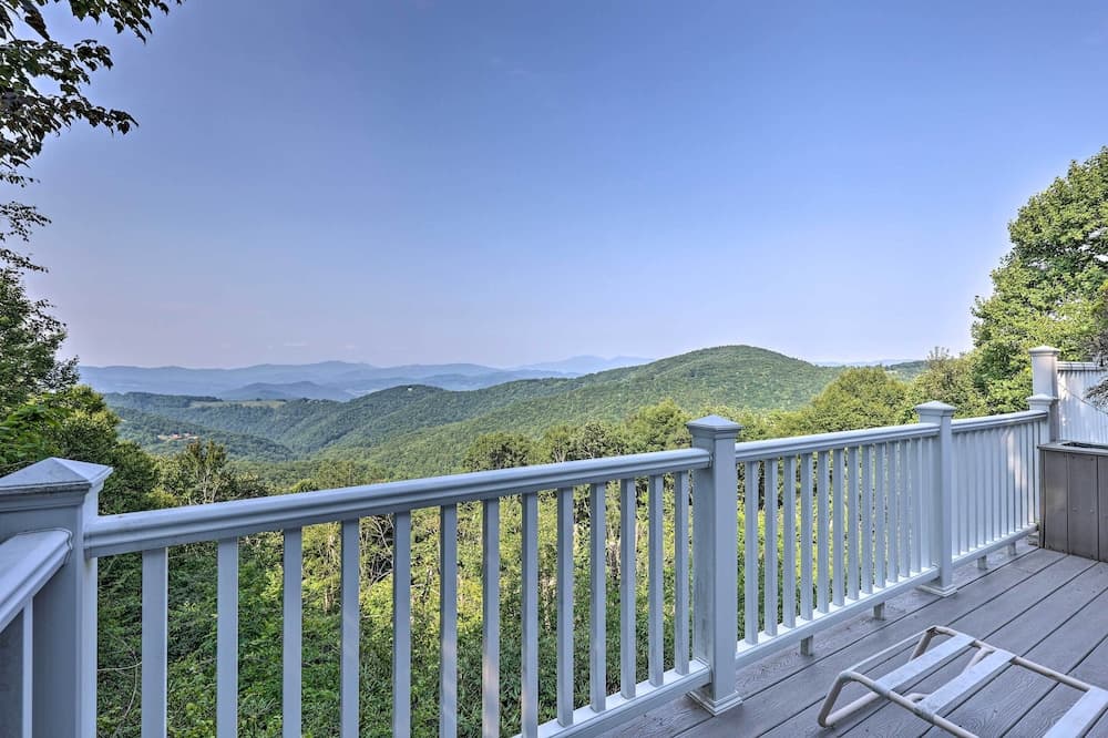 Retro Beech Mountain Home - 2 Mi to Skiing!