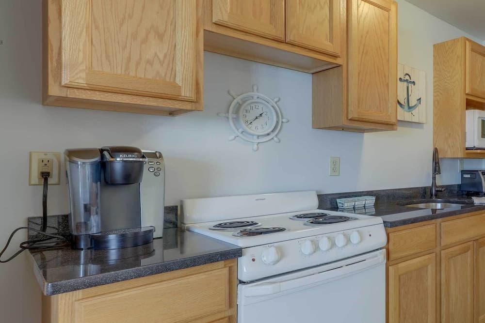 Wells Vacation Rental ~ 1 Mi to Beach Access!