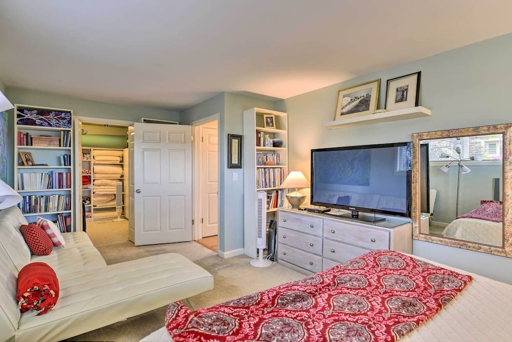 Anacortes Paradise Vacation Rental w/ Water Views!