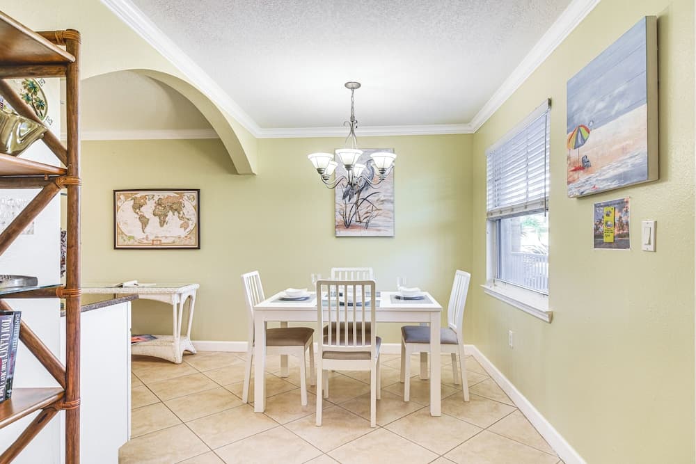 Resort Condo w/ Beach Access in Indian Shores!