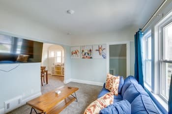 Milwaukee Vacation Rental: 6 Mi to City Center!