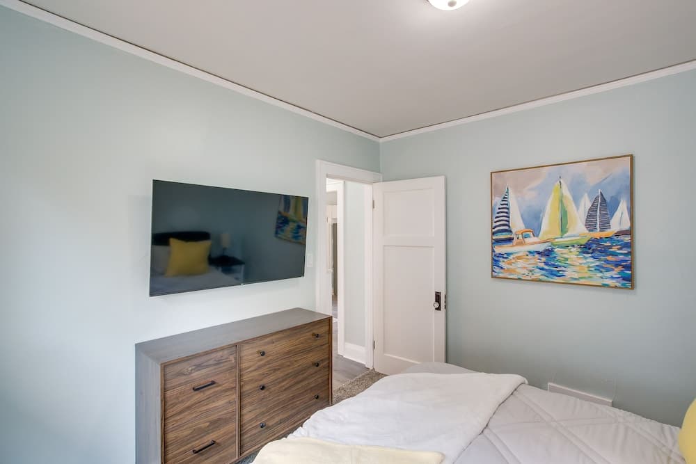 Milwaukee Vacation Rental: 6 Mi to City Center!