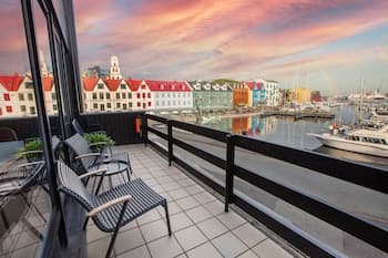 Stunning Marina View - Brand New - City Center