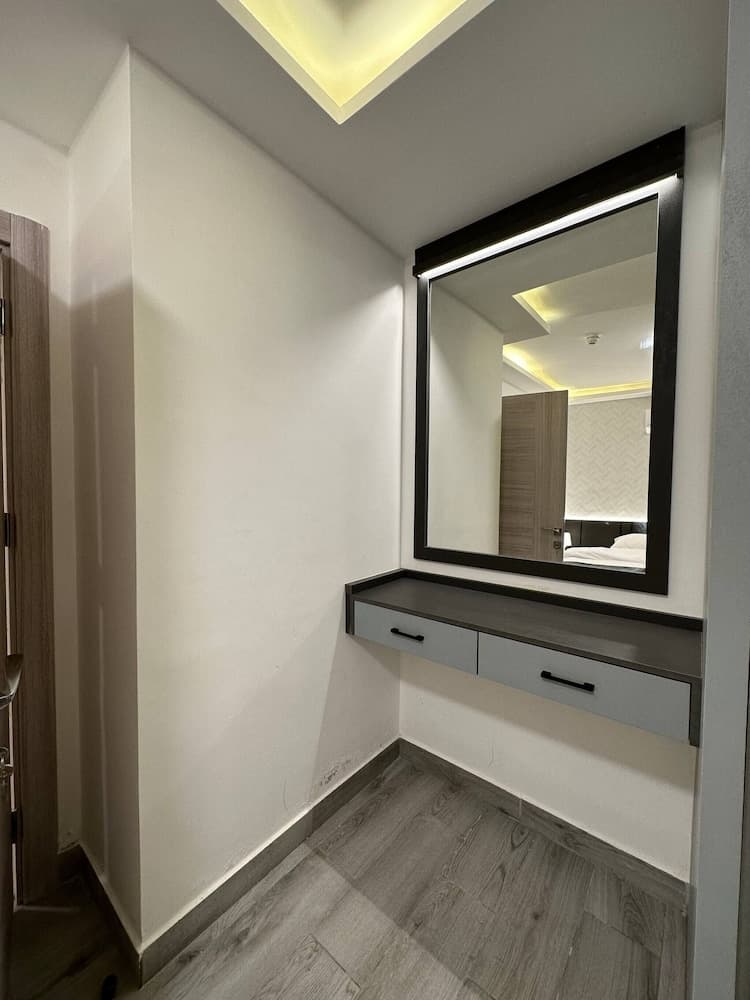 Privet Apartment 37 for Three Near Downtown Kh&sh