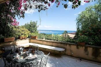 6- Lovely Apartment in Front of the sea