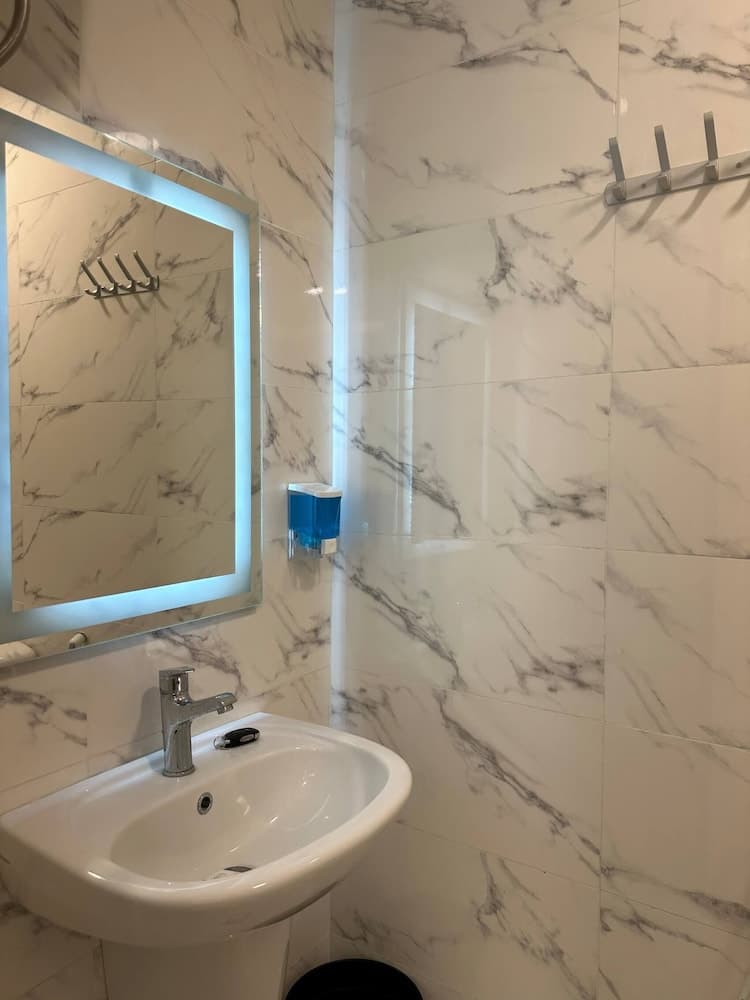 Private 33near Downtown Kh&sh