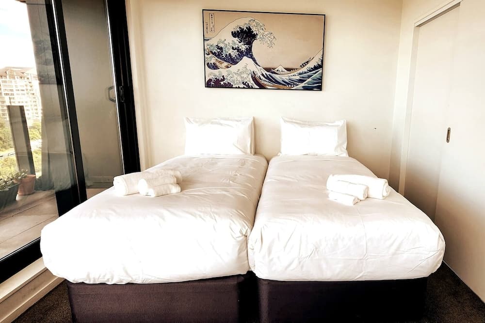 Sunny, Spacious And Magnificent Sea Views!