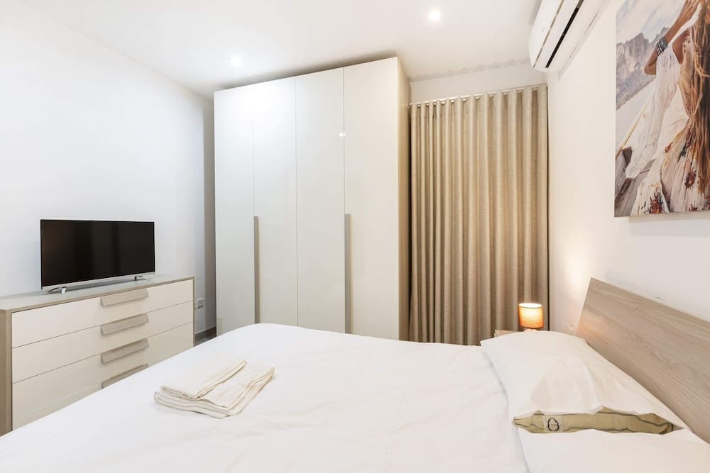 Golden Flat in San Pawl