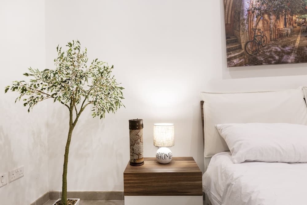 Golden Flat in San Pawl