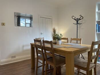 Spacious 3 bed in Reading Centre With Parking!