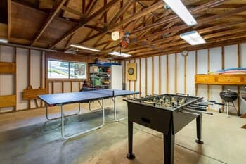 The Gathering Place - 2-level Home With Game Room 3 Bedroom Home by Redawning