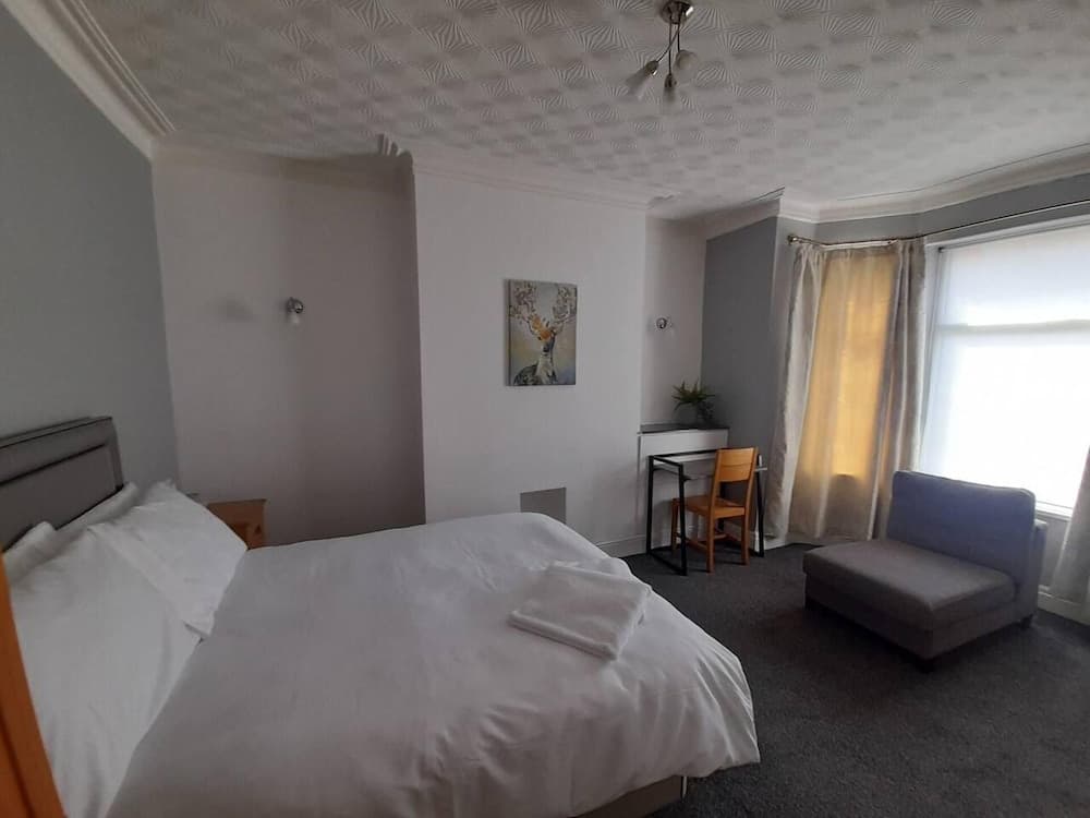 Stylish 4 bed House - 15 min to Manchester Centre