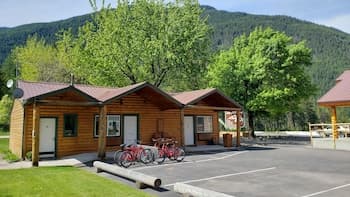 Beargrass Lodging and RV Resort