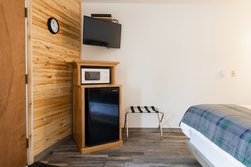 Beargrass Lodging and RV Resort