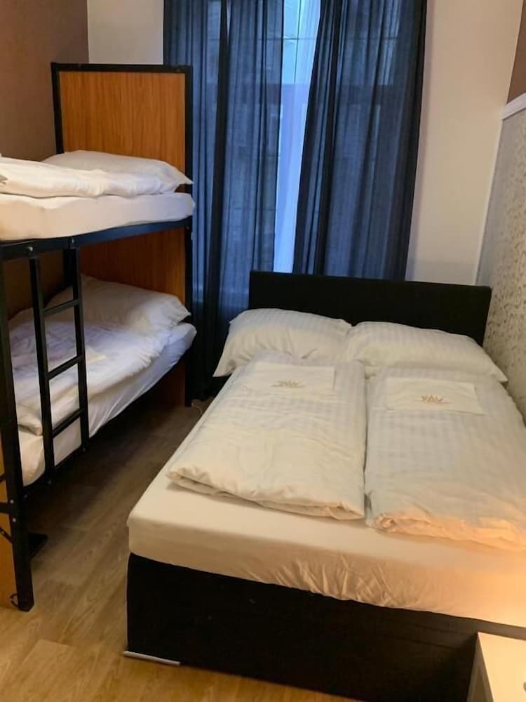 Helen Hostel u Náměstí Míru