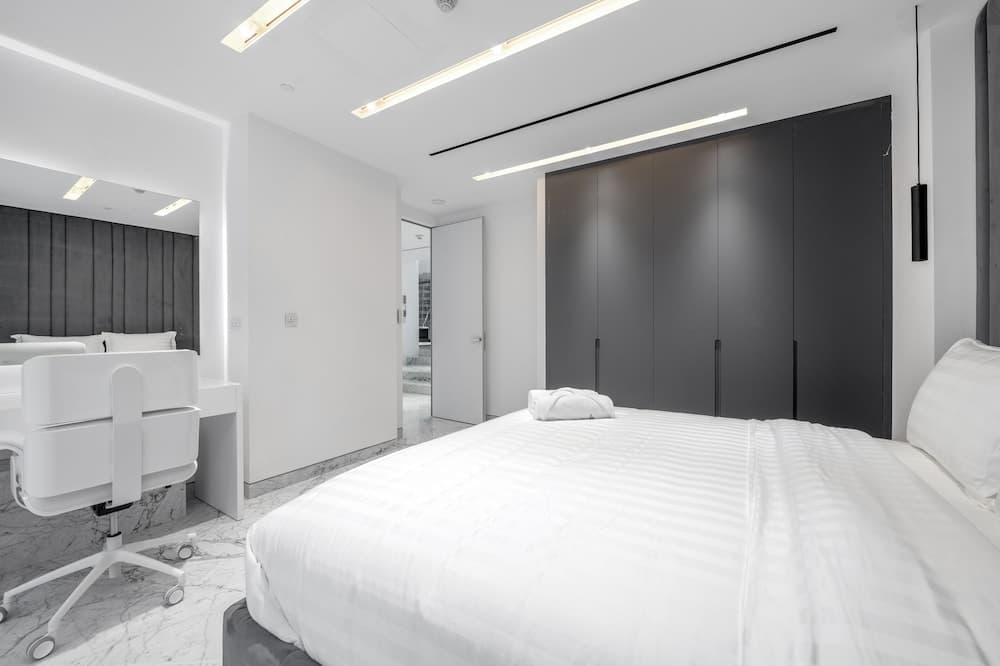 Luxe Dubai Marina 3Flr 4BR w Pool Sauna