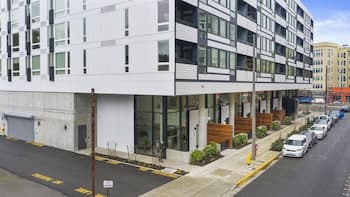 Open Loft in Redmond Core - 92 Walkscore