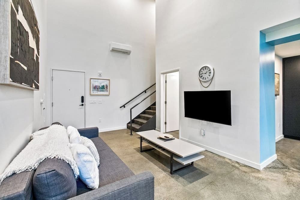 Open Loft in Redmond Core - 92 Walkscore