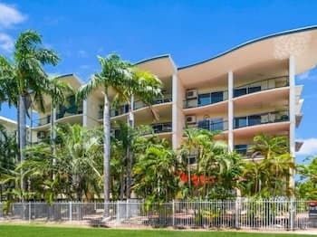 ZEN FORESHORE - 2 Bedroom Apt with Pool