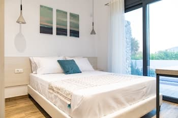 Pebble Garden Blue Dahlia