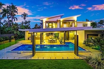 ZENLUX - 5BR Holiday Home with Pool