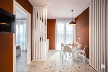 The Lady C - High Apartments