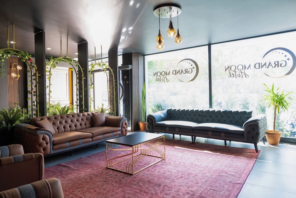 Grand Moon Hotel