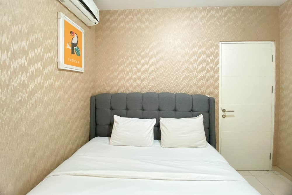 Comfort And Elegant 4Br Combined At Springlake Summarecon Bekasi Apartment