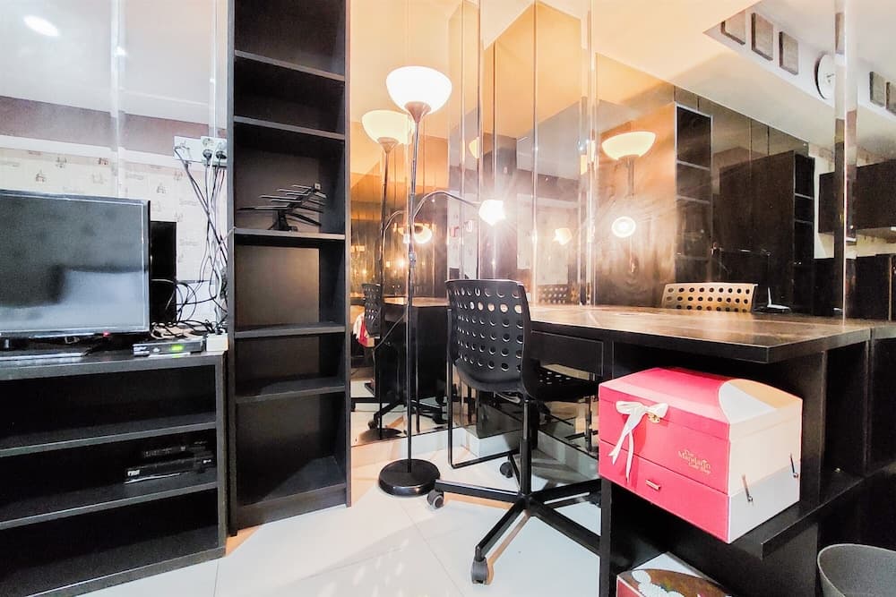 Simply Look Studio Room At 11St Floor Paramount Skyline Apartment