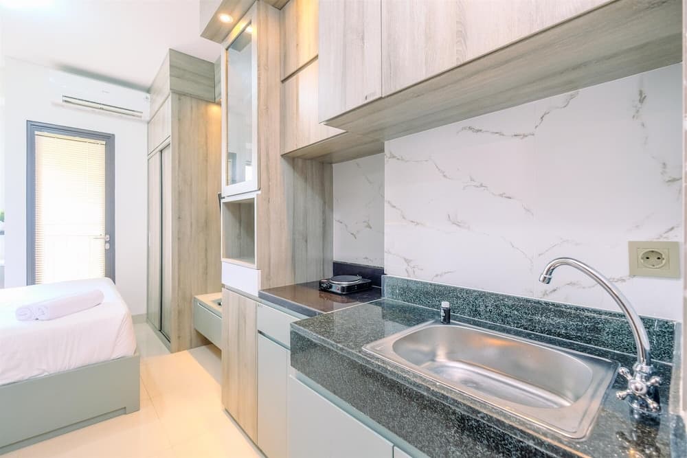 Cozy Stay Studio At Transpark Cibubur Apartment