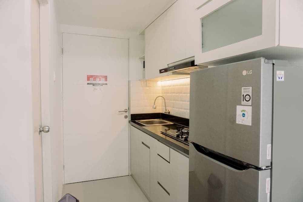 Cozy Stay Studio At Urbantown Serpong Apartment