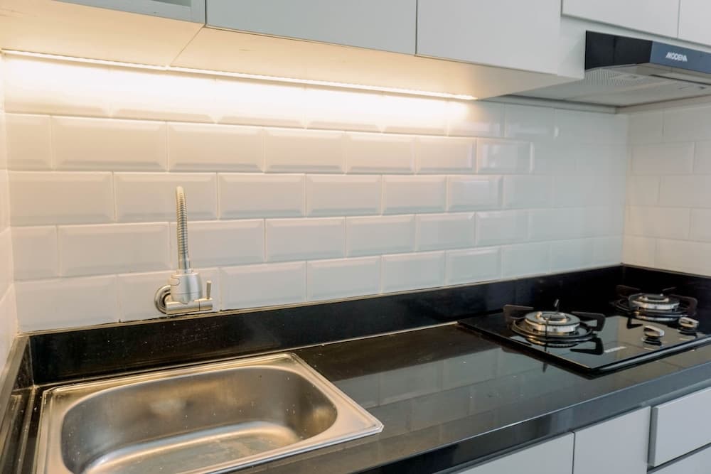 Cozy Stay Studio At Urbantown Serpong Apartment