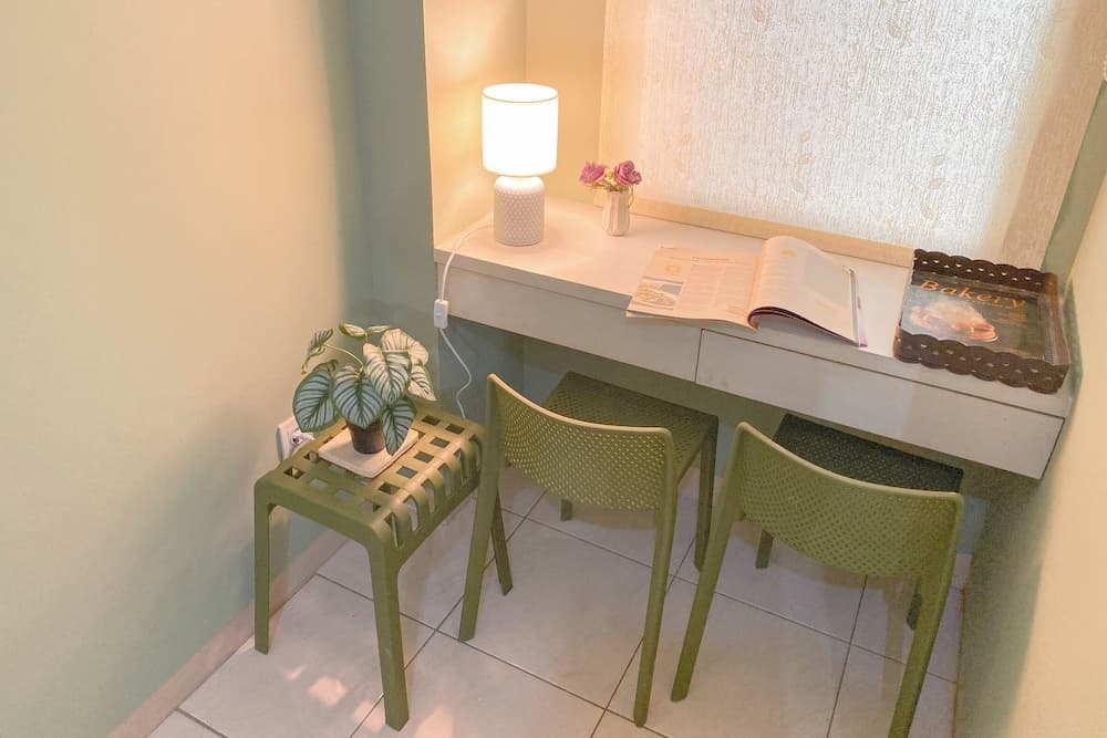 Cozy Stay Studio At 3Rd Floor Springlake Summarecon Bekasi Apartment