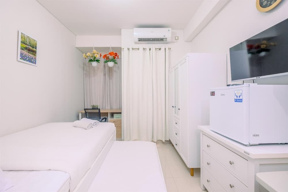 Minimalist And Cozy Studio (No Kitchen) Transpark Cibubur Apartment