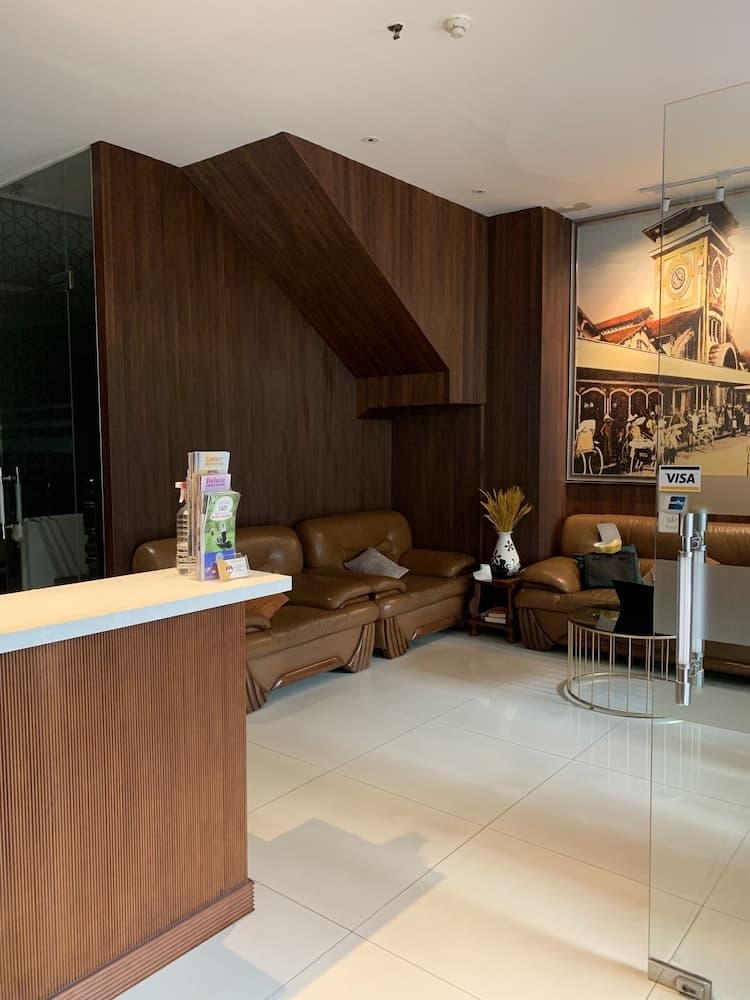 Cherry Central Hotel