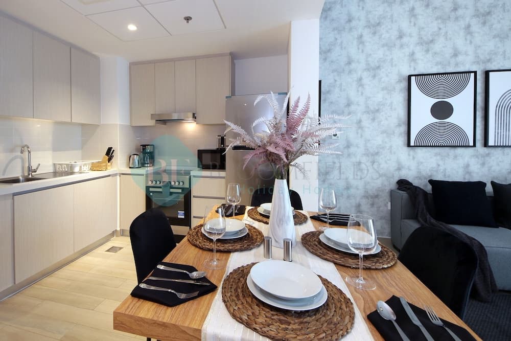 Stunning canal view apartment Yas island