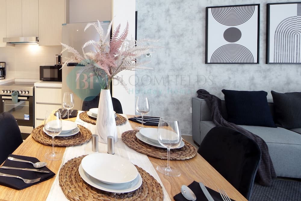 Stunning canal view apartment Yas island