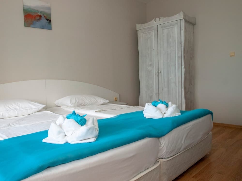 Parva linia adres Regina mare Tsarevo