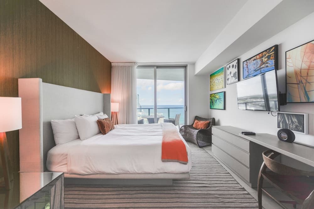 Luxury Condo at Hollywood Beach