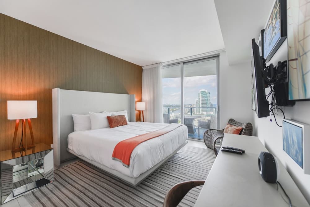 Luxury Condo at Hollywood Beach