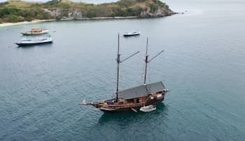 Komodo Pirate Boat - Phinisi Liveaboard