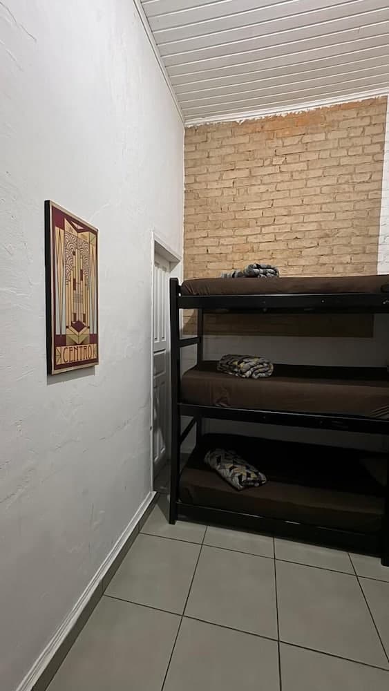 Pinheiros Hostel e Food